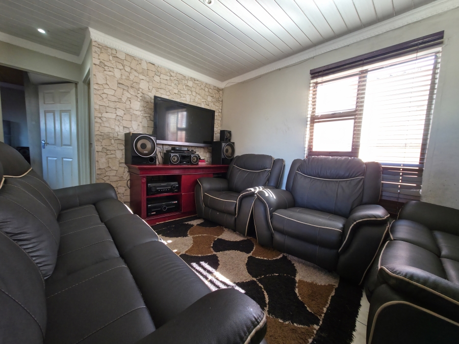 2 Bedroom Property for Sale in Devon Park Western Cape